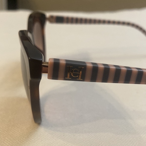 Carolina Herrera Sunglasses - Picture 5 of 10